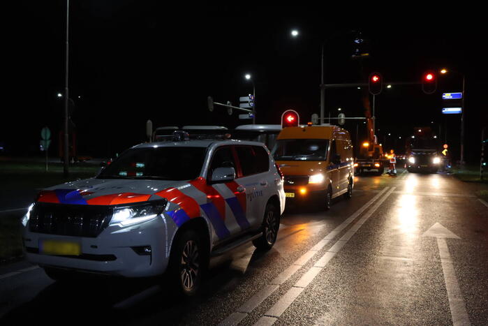 Wegwerker gered door brandweer