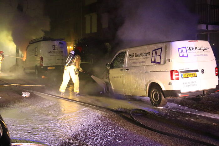 Onderzoek naar vermoedelijke brandstichting bestelbussen