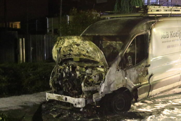 Onderzoek naar vermoedelijke brandstichting bestelbussen