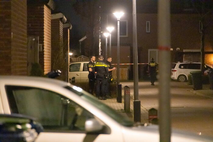 Straat afgezet na explosie bij woning