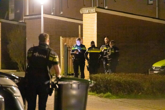 Straat afgezet na explosie bij woning