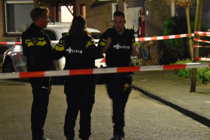 Schoten gelost op woning, politie doet onderzoek
