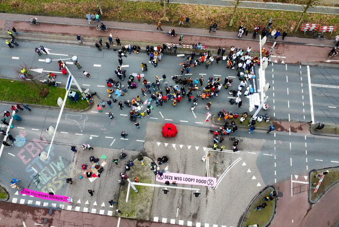 XR-demonstranten blokkeren verkeersader