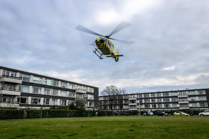 Traumahelikopter landt voor medische noodsituatie