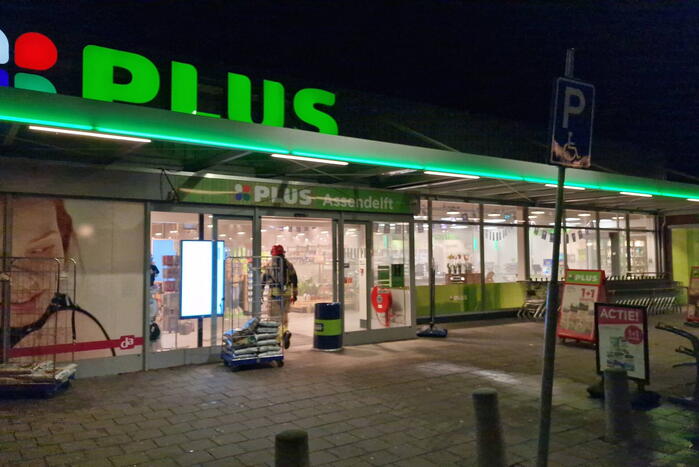 Hulpdiensten ingezet voor damp in supermarkt na springen van leiding