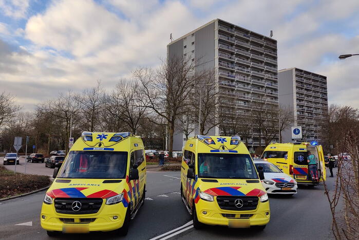 Twee gewonden nadat bestuurder macht over het stuur verliest