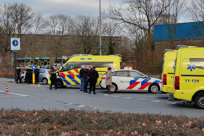Twee gewonden nadat bestuurder macht over het stuur verliest