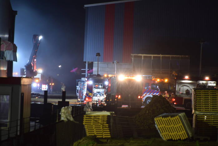 Grote brand in loods met hooi