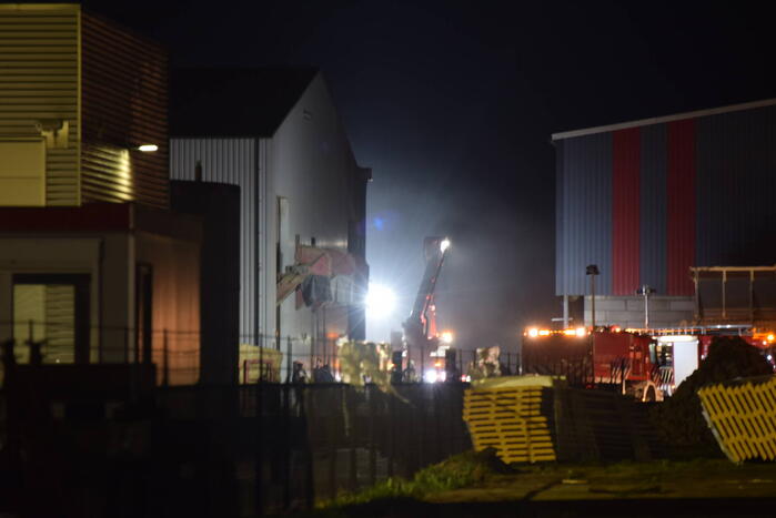 Grote brand in loods met hooi