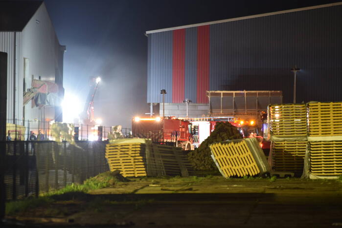 Grote brand in loods met hooi