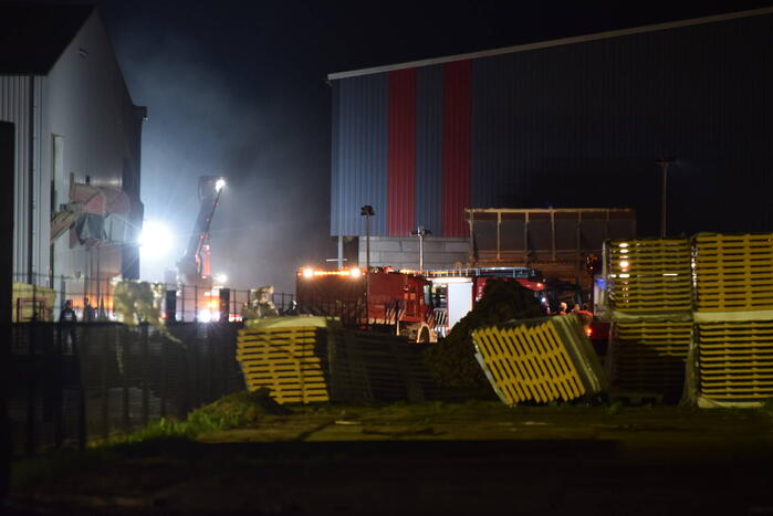 Grote brand in loods met hooi