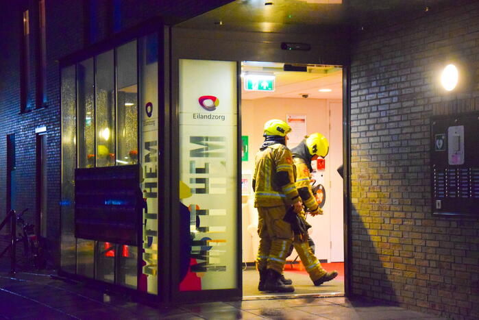 Brandweer ventileert appartement na aanbranden van eten