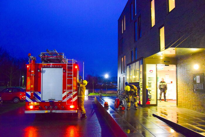 Brandweer ventileert appartement na aanbranden van eten