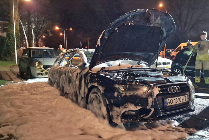 Buitenlandse Audi door brand verwoest