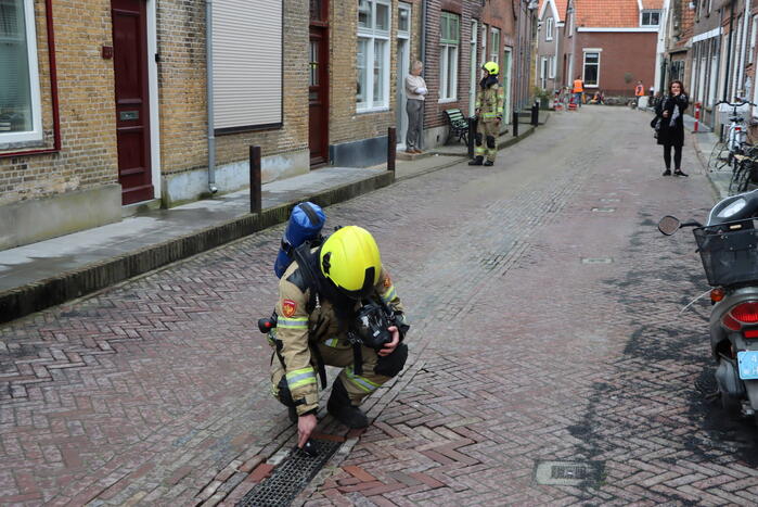 Brandweer verricht metingen naar gaslucht
