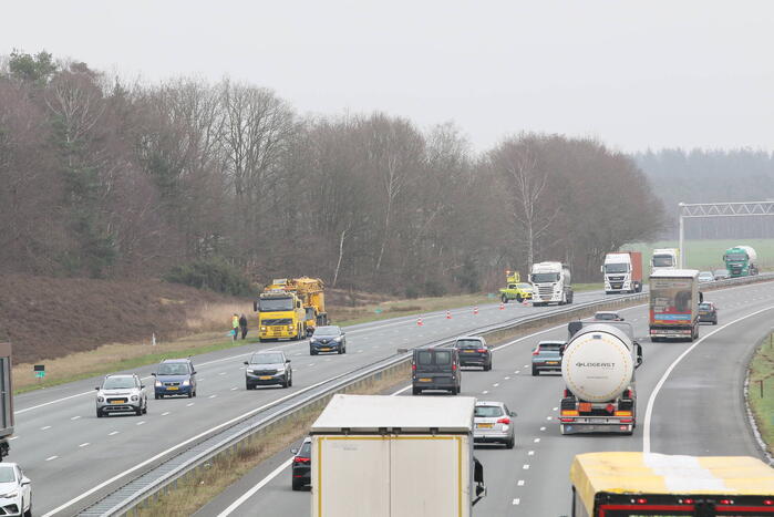 Mobiele kraan weggesleept na mogelijke brand