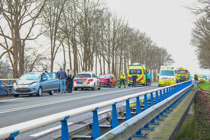 Drie gewonden bij ongeval tussen meerdere voertuigen