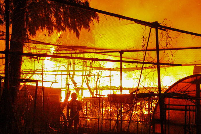 Brandweer ingezet voor uitslaande brand in tuinhuis