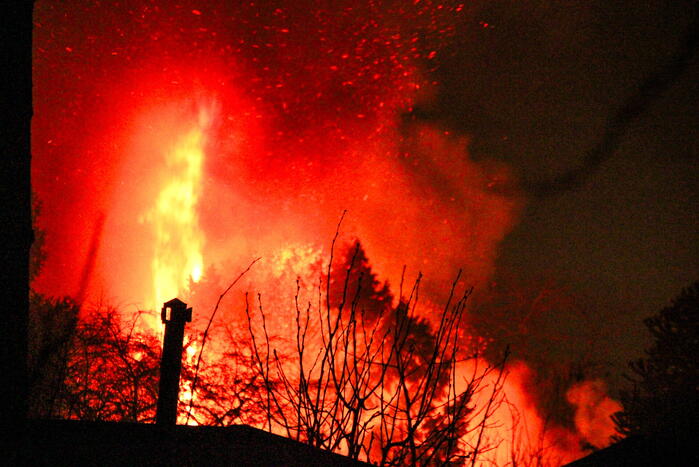 Brandweer ingezet voor uitslaande brand in tuinhuis