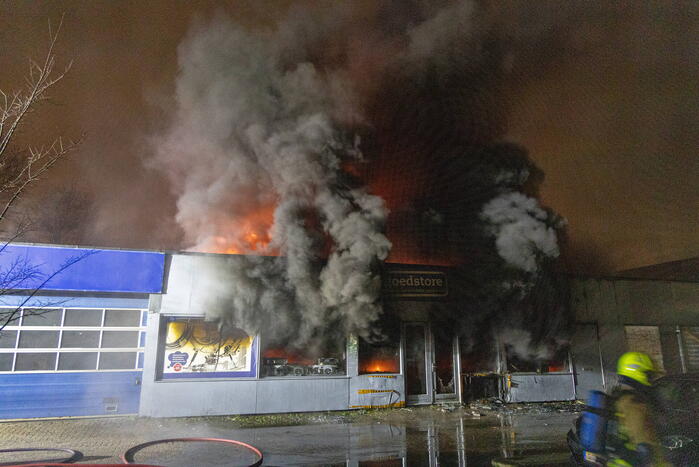Zeer grote brand in Haarlemse winkel