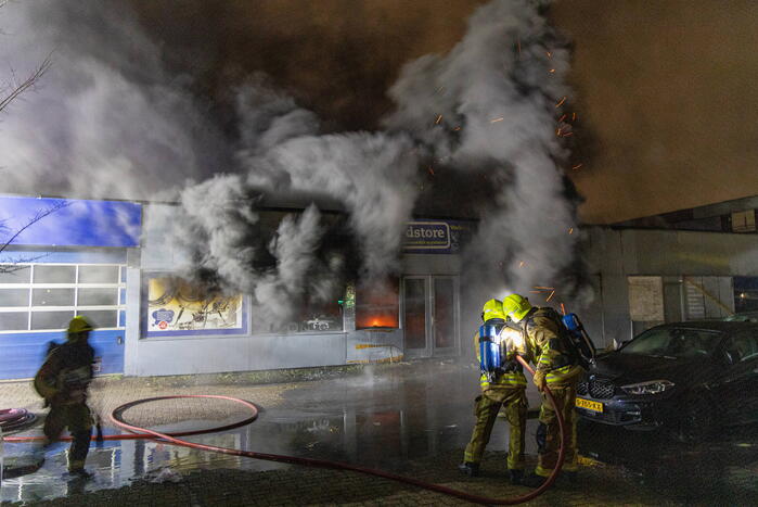 Zeer grote brand in Haarlemse winkel