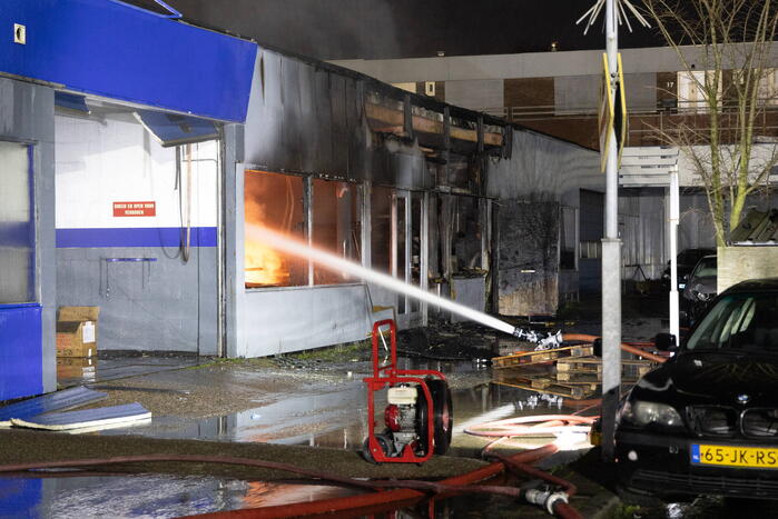 Zeer grote brand in Haarlemse winkel