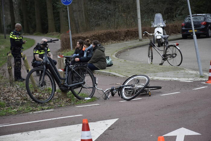 Fietser zwaargewond bij botsing met fietser