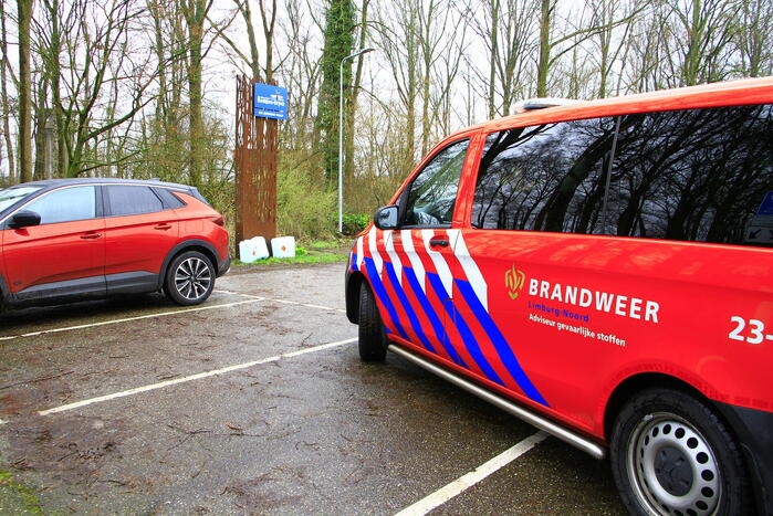 Verdacht materiaal gevonden in bosgebied