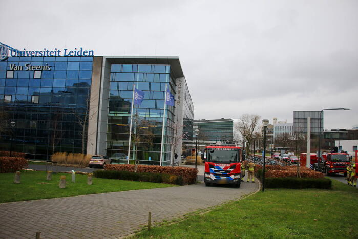 Veel hulpdiensten naar lekkage Universiteit Leiden