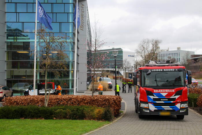Veel hulpdiensten naar lekkage Universiteit Leiden