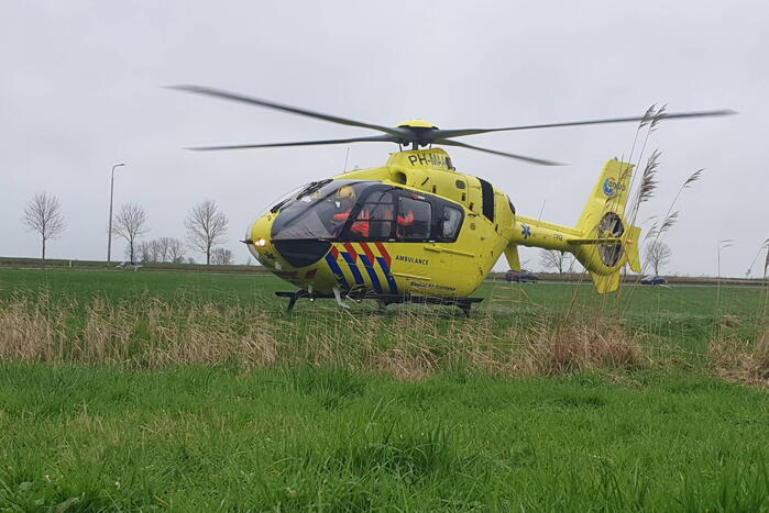 Traumahelikopter landt voor noodsituatie