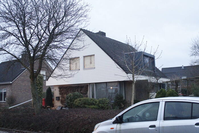 Brand in dak snel onder controle