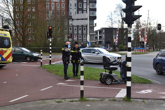 Persoon gewond na val met scootmobiel