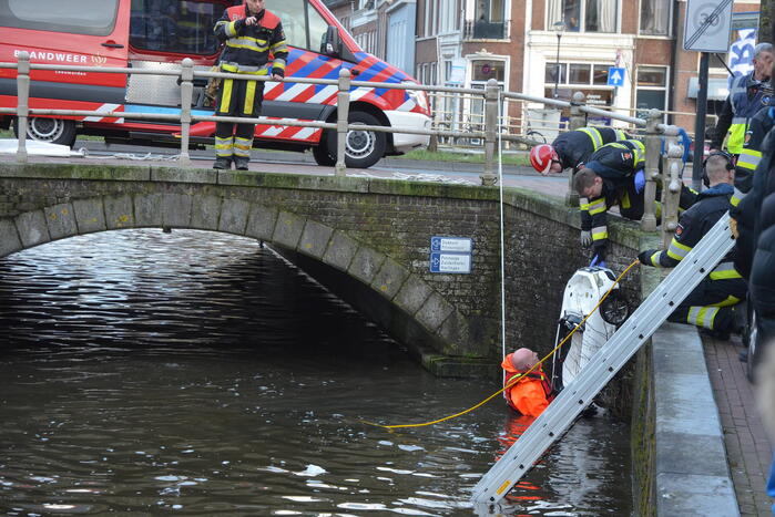Grote inzet van hulpdiensten door speelgoed auto in het water