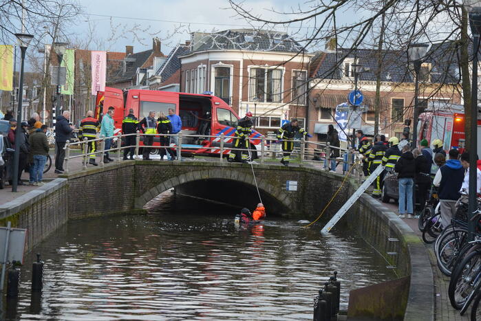 Grote inzet van hulpdiensten door speelgoed auto in het water
