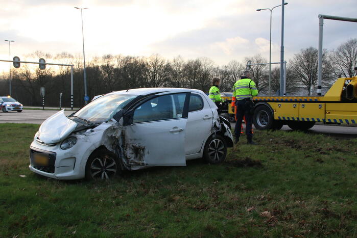 Automobilist gewond bij botsing met vrachtwagen
