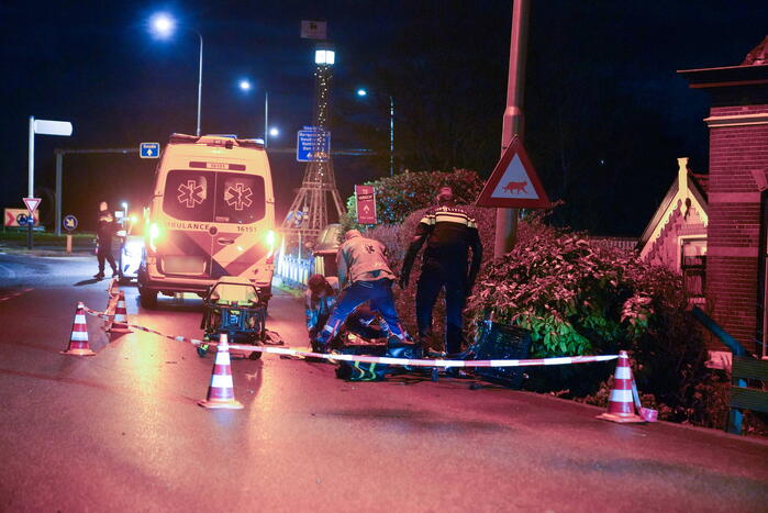 Automobilist rijdt door na aanrijding met fietsers