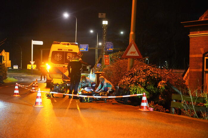 Automobilist rijdt door na aanrijding met fietsers