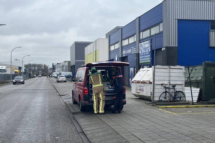 Grondstoffen voor de drugsproductie aangetroffen in bedrijfspand