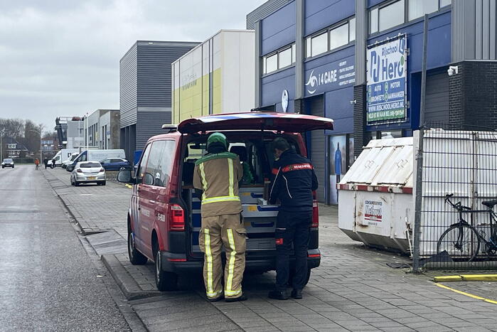 Grondstoffen voor de drugsproductie aangetroffen in bedrijfspand