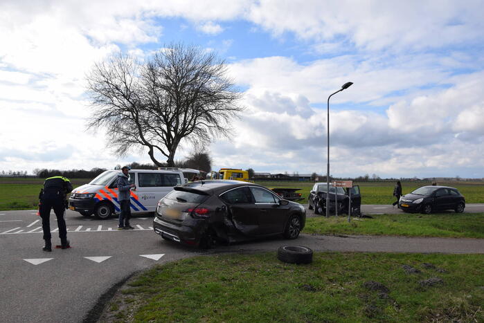 Dronken bestuurder zorgt voor grote schade op kruising