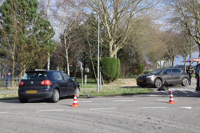 Dronken bestuurder zorgt voor grote schade op kruising