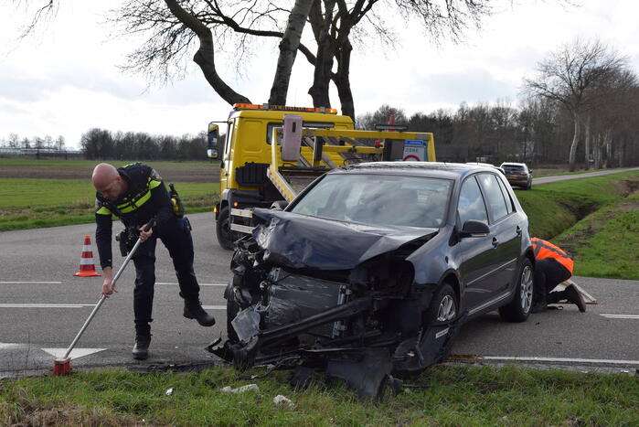 Dronken bestuurder zorgt voor grote schade op kruising