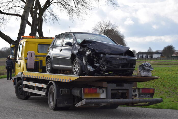 Dronken bestuurder zorgt voor grote schade op kruising