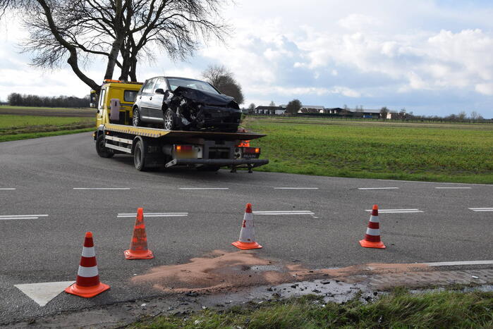 Dronken bestuurder zorgt voor grote schade op kruising