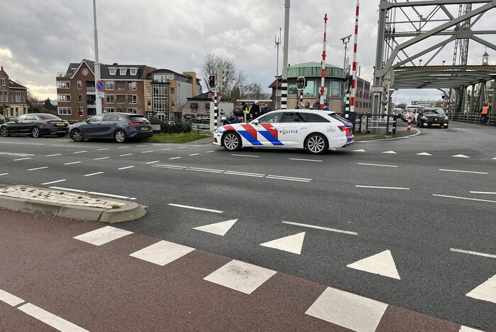 Motorrijder gewond bij botsing met auto op kruising