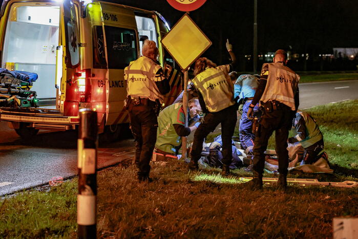 Zwaargewonde bij aanrijding tussen auto en fietser