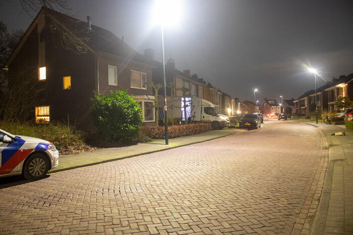 Politie ruimt hennepkwekerij uit woning