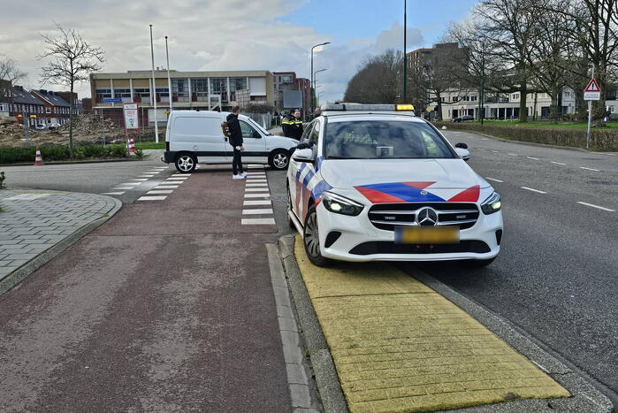 Fietser en bestuurder in botsing bij oversteekplaats