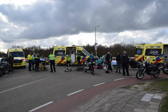 Meerdere gewonden bij ongeval tussen motorrijder en personen op tandem